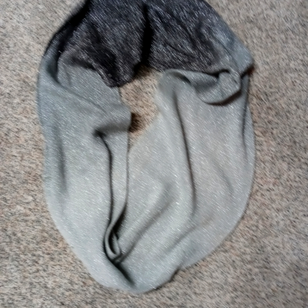 Black and grey scarve
